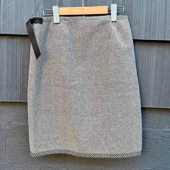 Kenneth Cole Wrap Skirt size 4 - Picture 3 of 6